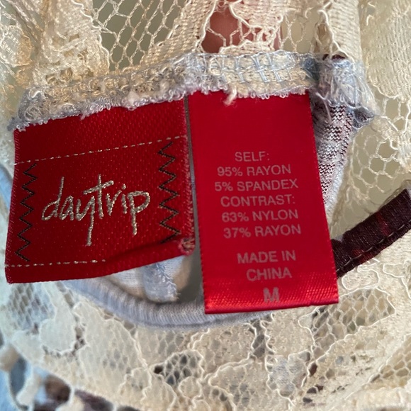 Women’s Daytrip open shoulder top - Picture 3 of 3